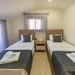 Merkezde Muhtesem Havuzlu 빌라