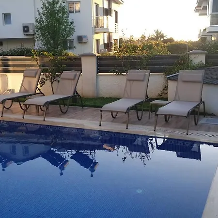 וילה Merkezde Muhtesem Havuzlu