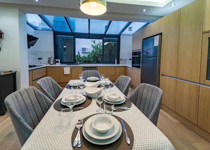 Merkezde Muhtesem Havuzlu *