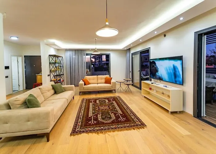 Merkezde Muhtesem Havuzlu