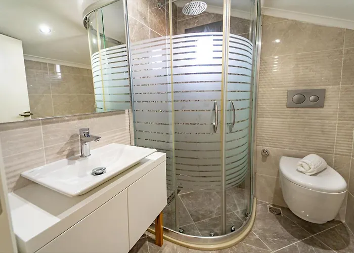 Merkezde Muhtesem Havuzlu