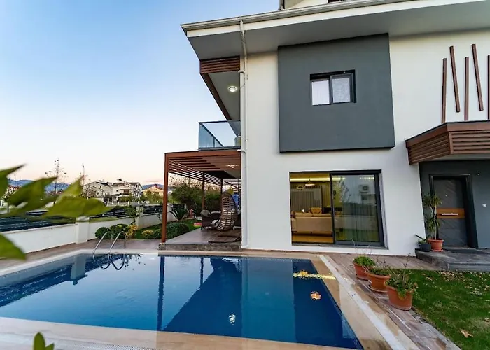 Merkezde Muhtesem Havuzlu Fethiye