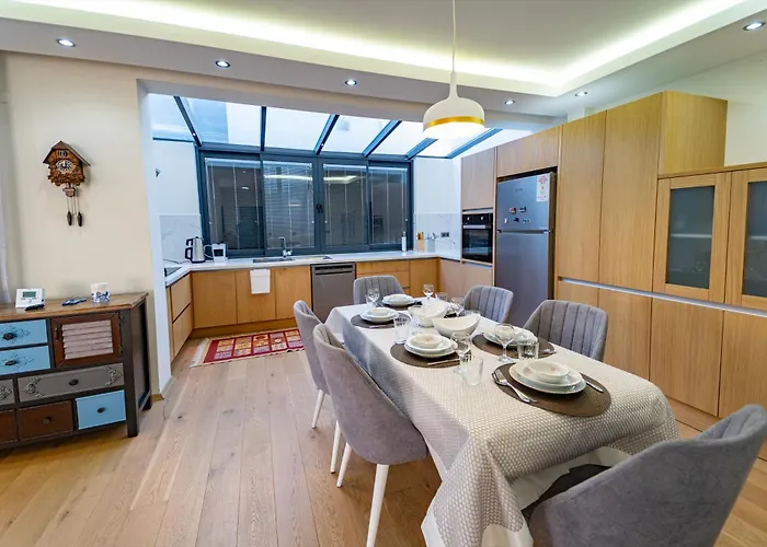 Merkezde Muhtesem Havuzlu Villa *