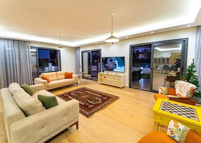 Merkezde Muhtesem Havuzlu Villa Fethiye