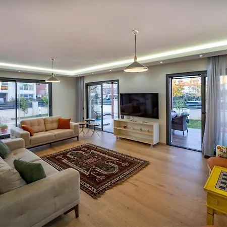 Merkezde Muhtesem Havuzlu 别墅