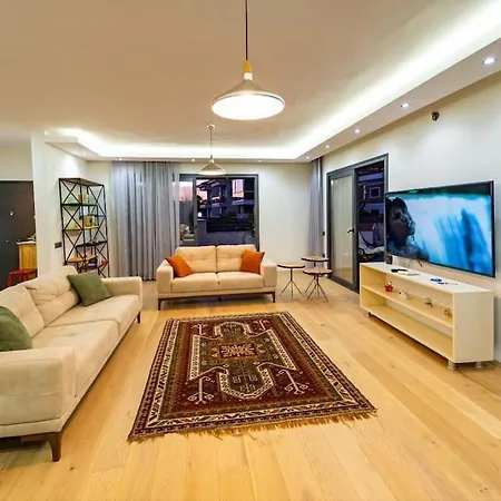 Merkezde Muhtesem Havuzlu