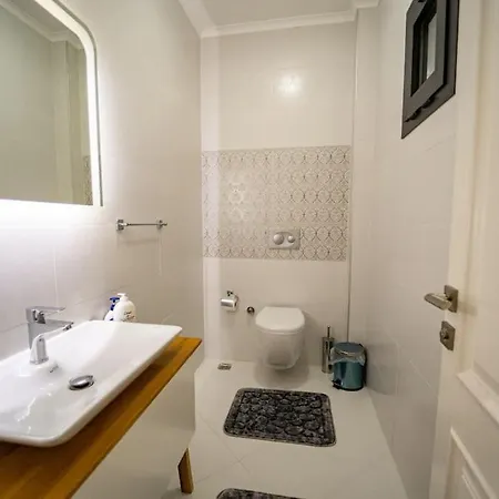 Merkezde Muhtesem Havuzlu 别墅