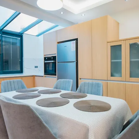 Merkezde Muhtesem Havuzlu * 费特希耶