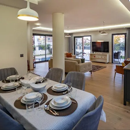 Merkezde Muhtesem Havuzlu 费特希耶