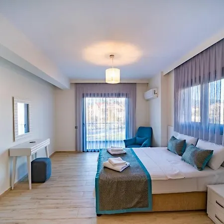 Merkezde Muhtesem Havuzlu Vila Fethiye