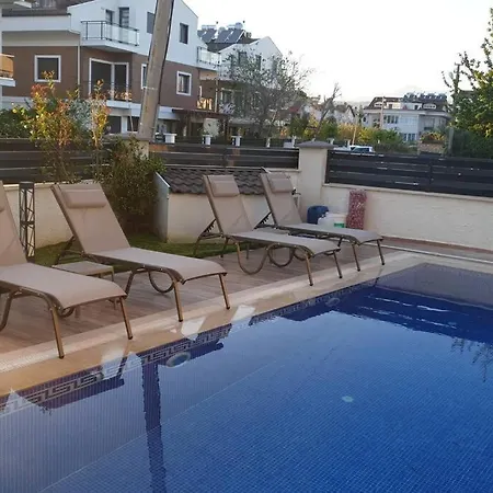 Merkezde Muhtesem Havuzlu Fethiye