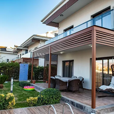 Merkezde Muhtesem Havuzlu Willa Fethiye