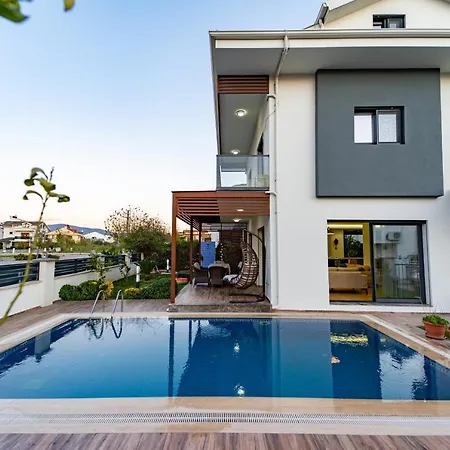 Vila Merkezde Muhtesem Havuzlu