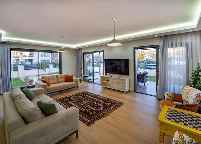 Merkezde Muhtesem Havuzlu Villa
