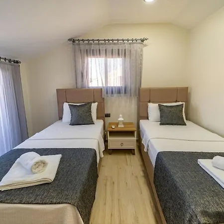 Merkezde Muhtesem Havuzlu Villa